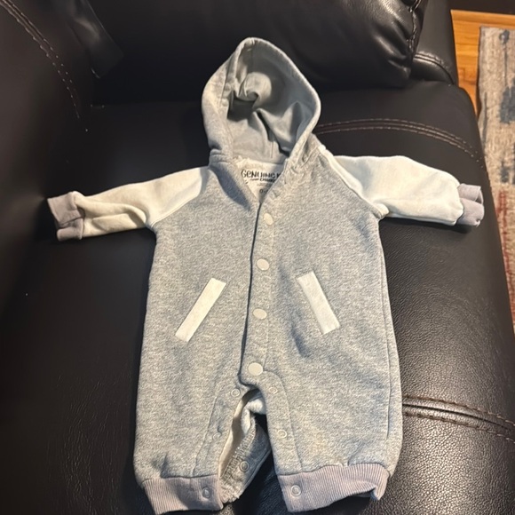 Baby 1 piece Gray & White 0-3 Months Free with any $15 Kids Purchase - Picture 1 of 11